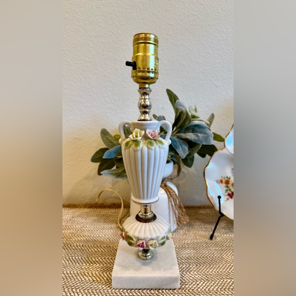 Elegant Floral Table Lamp with Gold Accents